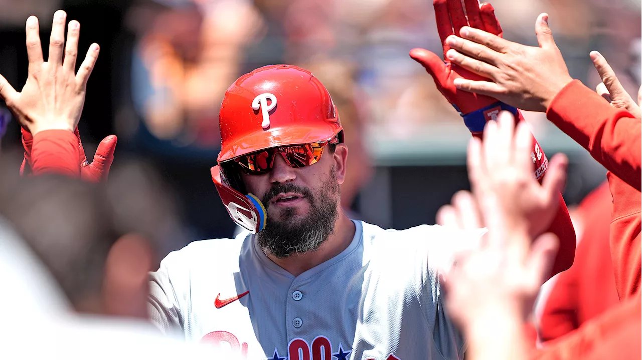 Castellanos, Schwarber homer as Phillies beat Giants