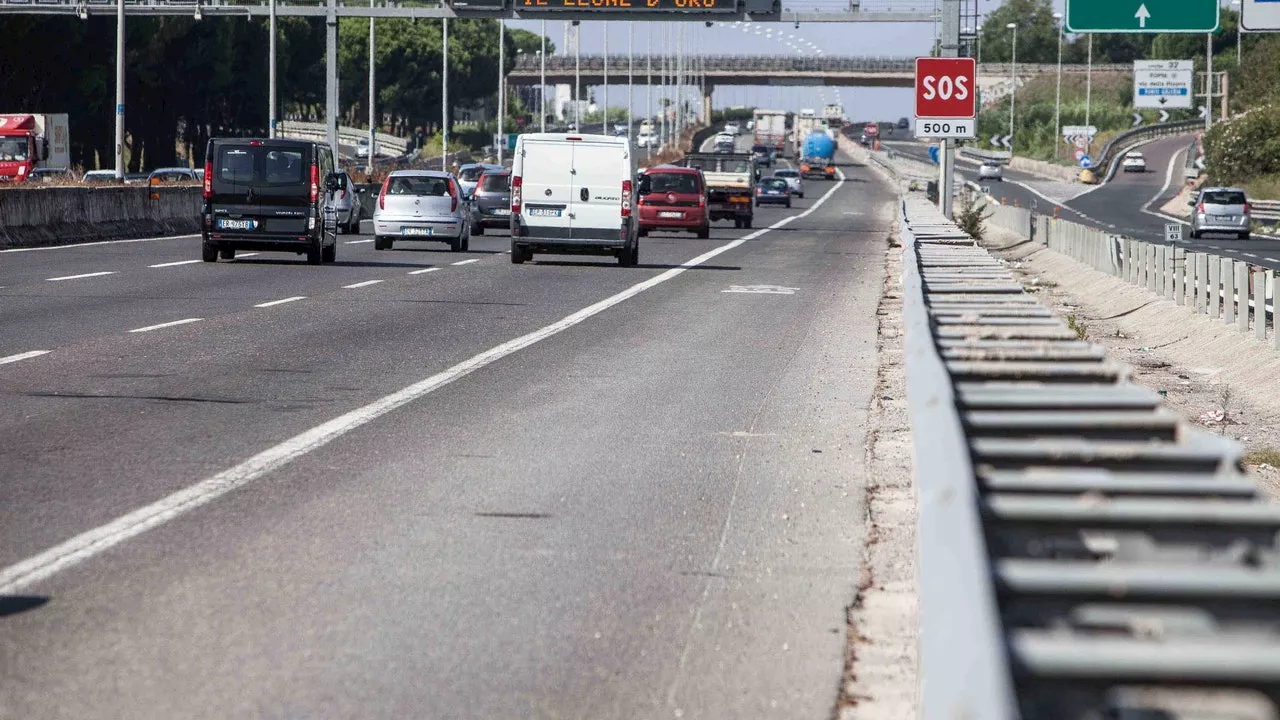 Roma, la storia della sedicenne abbandonata sul raccordo anulare diventa un giallo: «Ho inventato tutto»