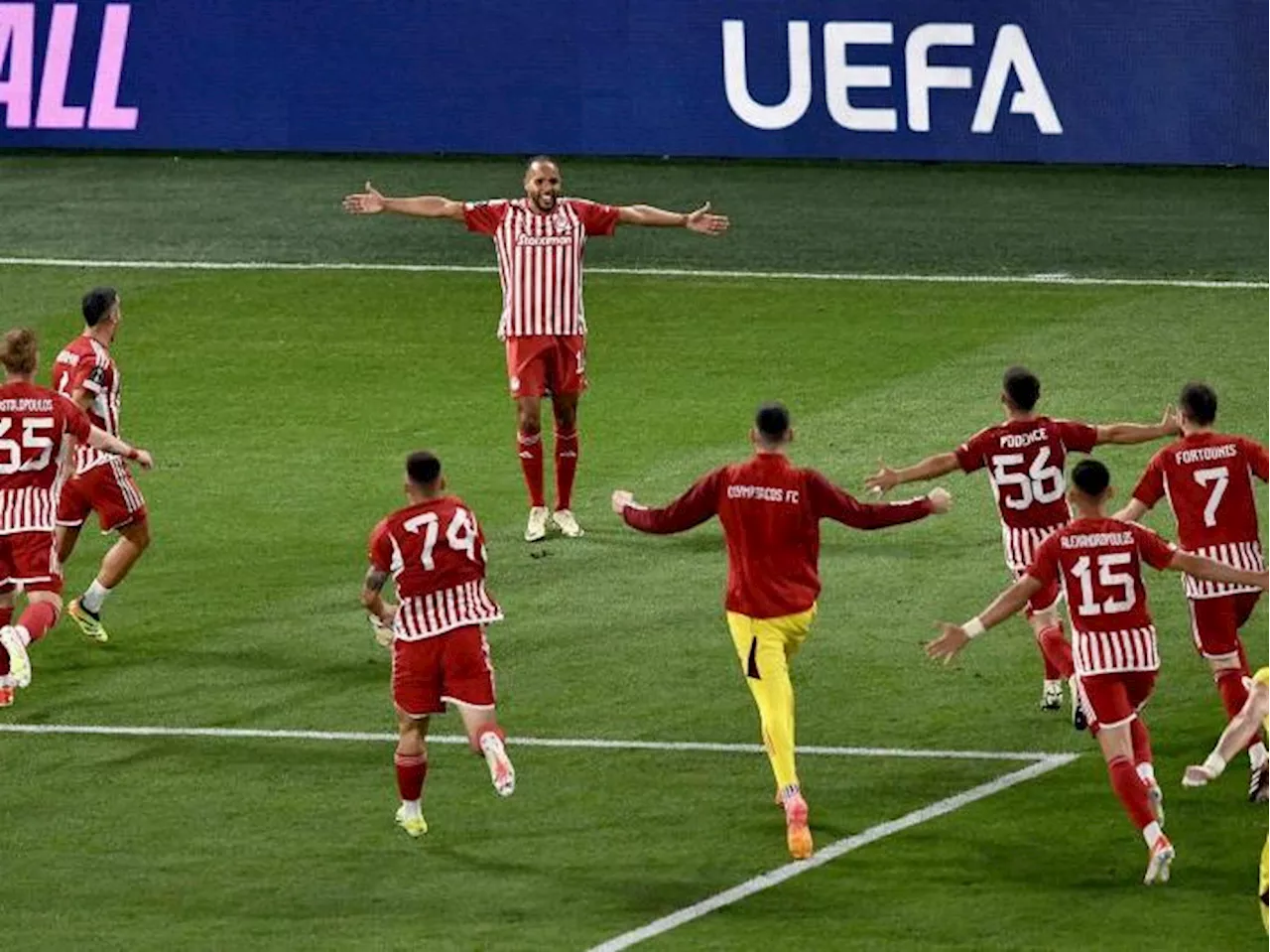 Olympiakos Piräus holt historischen ersten Europacupsieg für Griechenland