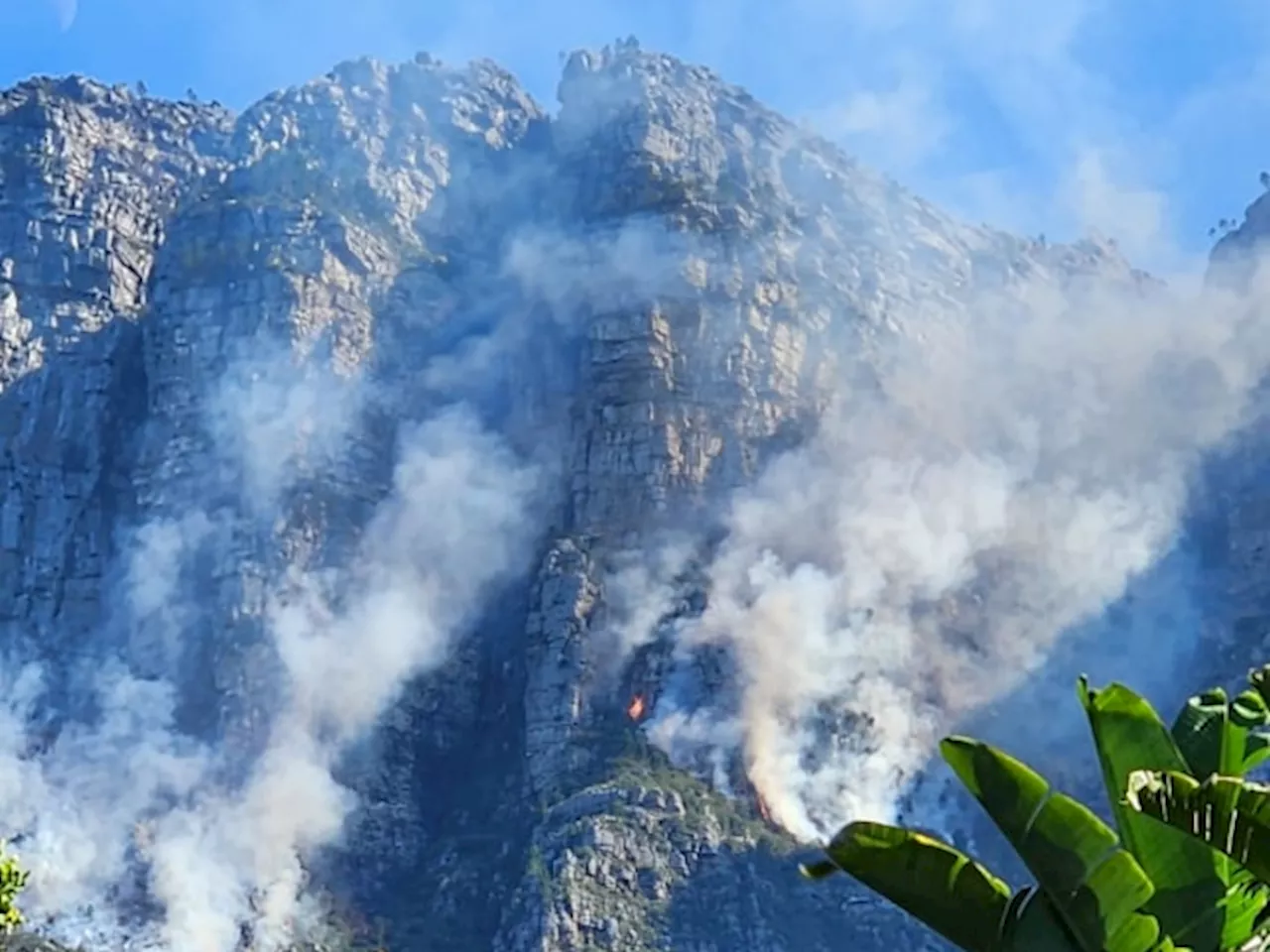 Table Mountain National Park Still Has Fire Hot Spots, Runner Gets Caught In Smoke [Video]