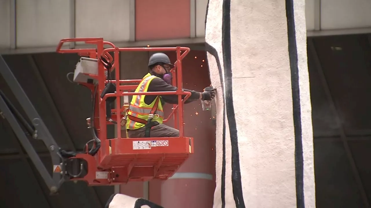 Demolition begins on Thompson Center exterior