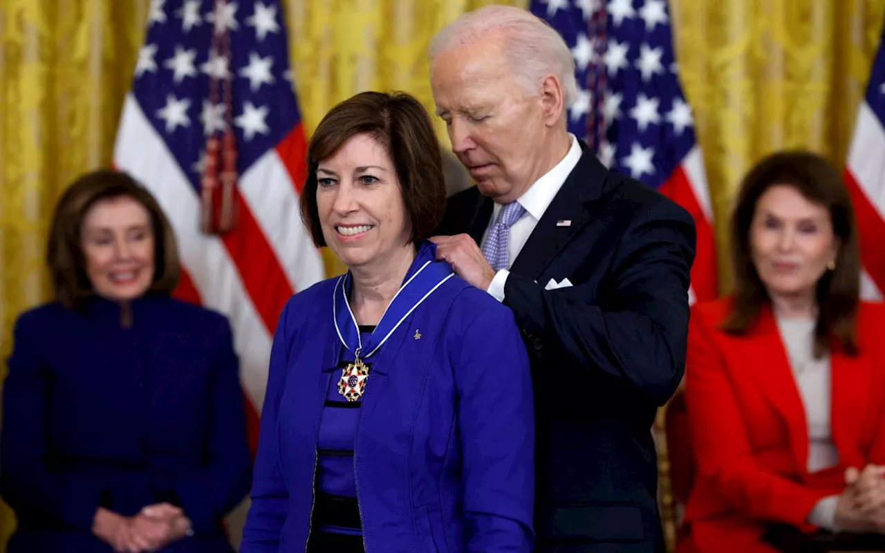 Biden condecora a 19 con medalla de la Libertad, entre ellas, a la primera mujer hispana en viajar al espacio