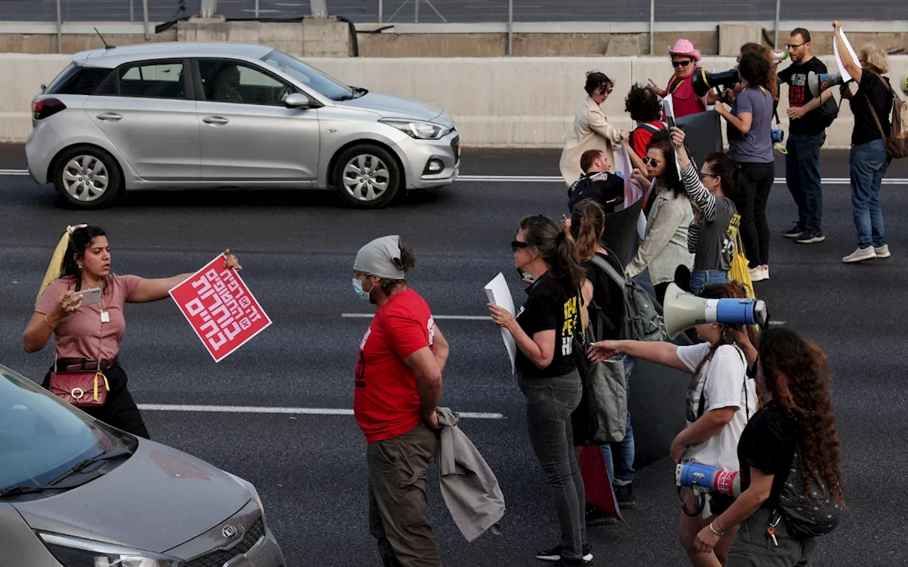 'Entre Rafah y los rehenes, elige la vida': Familiares de rehenes protestan en Tel Aviv para que el Ejército no asalte Rafah