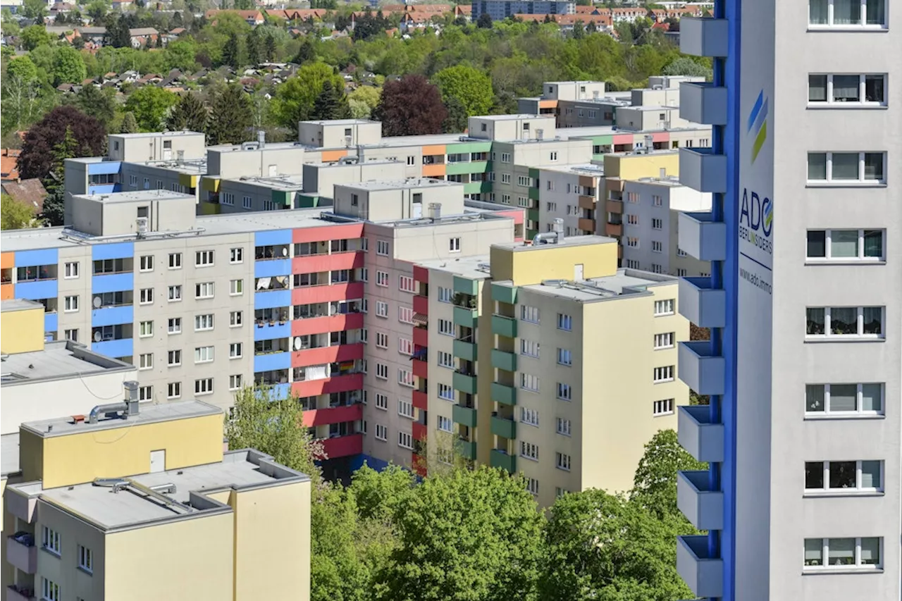 Spandau: Unbekannte werfen Scherben aus Hochhaus – Kind knapp verfehlt