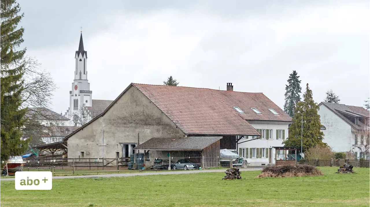 Überraschende Wende bei Versteigerung – ehemaliger Bauernhof wechselt die Hand unter Schätzwert