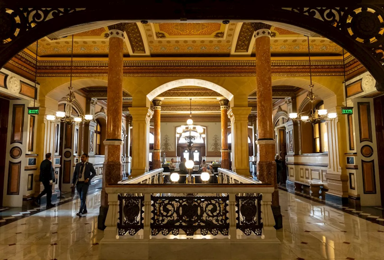 Legislators pass election bill that would favor Democrats in November