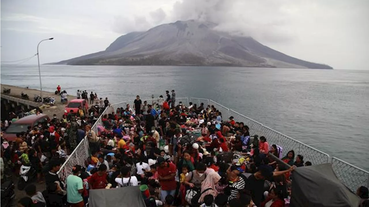 Jokowi Minta Penduduk di Pulau Ruang Direlokasi, Desa Dikosongkan