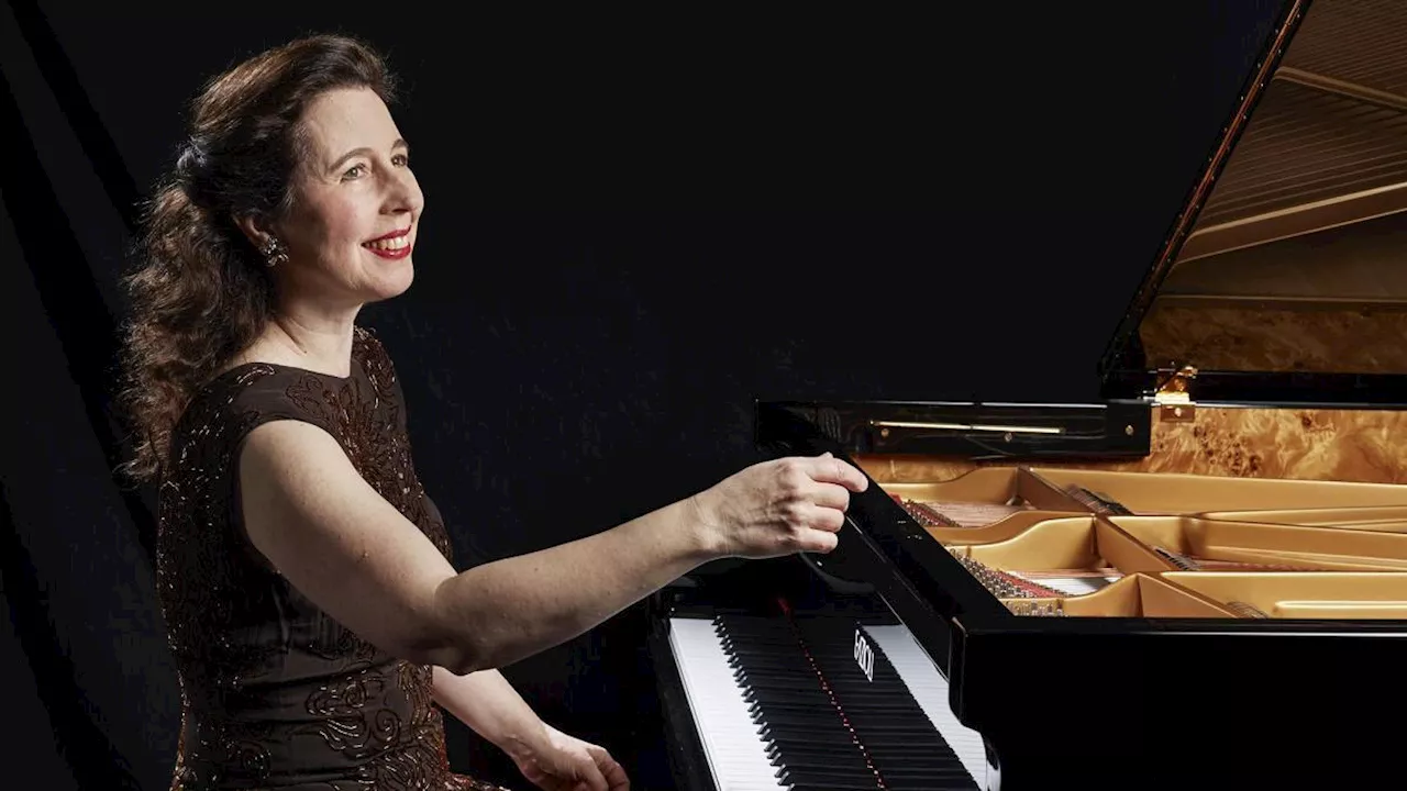 Angela Hewitt: «L’empatia nasce dallo spartito e dalla disciplina», il consiglio della pianista ai giovani. Non solo social e tecnica. Alla Scala per la Fondazione Rava