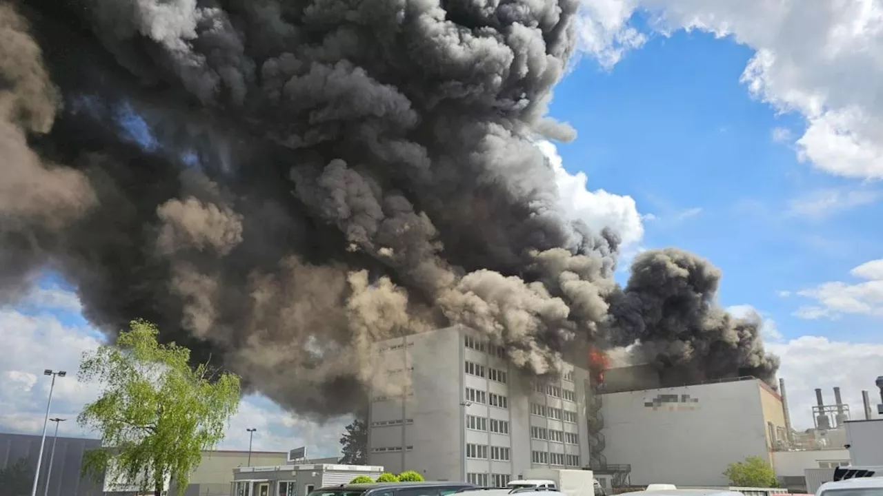 Berlino, in fiamme una fabbrica legata alla Difesa: nube tossica su un'area della capitale tedesca