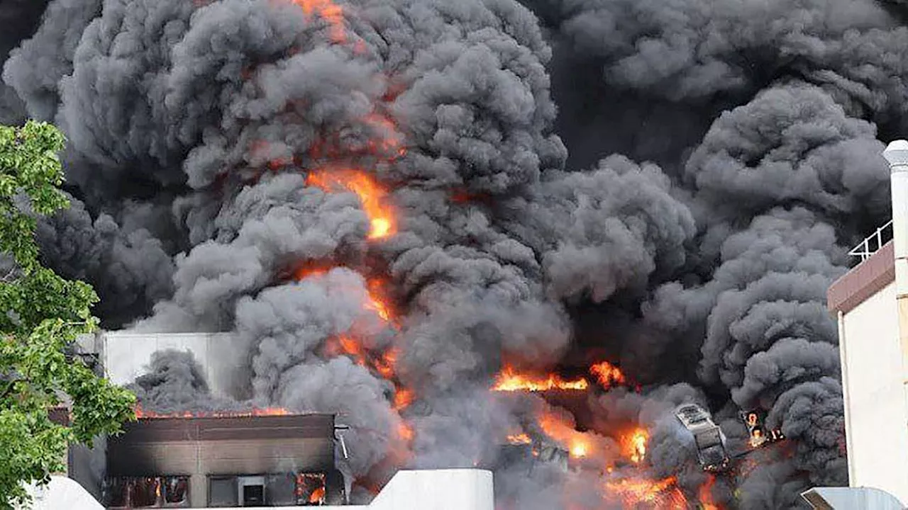 Poisonous cloud hangs over Berlin after chemical factory blaze