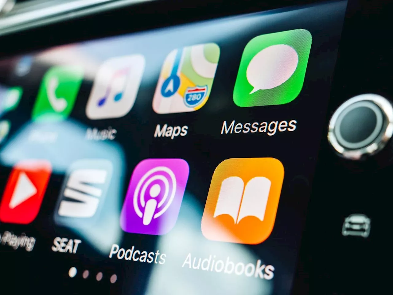 Mercedes Benz Balks At Including The Newest Version Of CarPlay