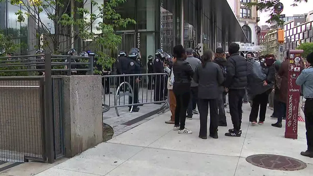 LIVE: NYPD begin to disperse pro-Palestinian encampment at NYU