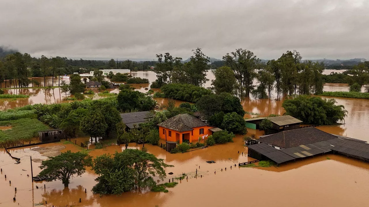 Death toll from heavy rains, flooding rises to 13 in southern Brazil