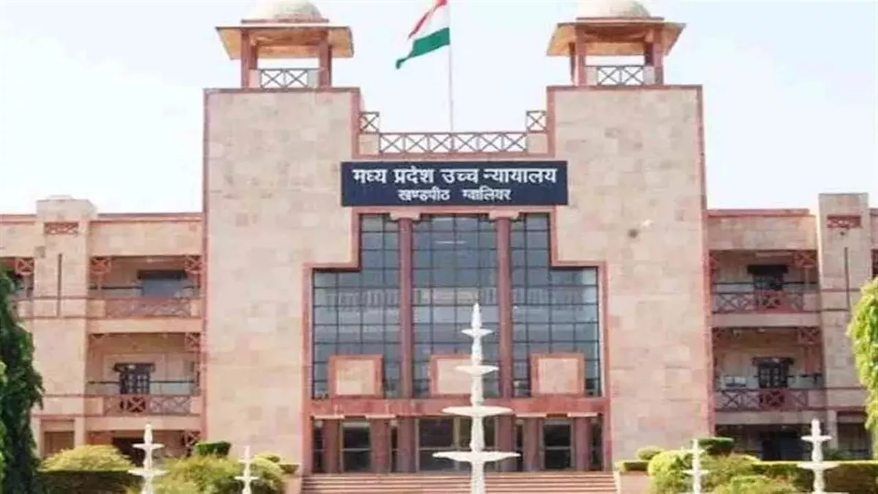 MP High Court: 12 साल बड़ी शादीशुदा महिला के साथ लिव इन में रह रहे युवक ने मांगी सुरक्षा, कोर्ट ने नाराज होकर कही ये बात