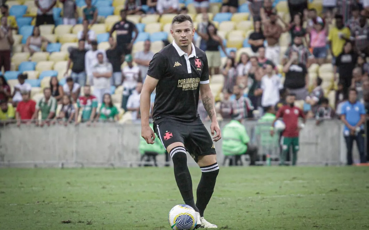 Hugo Moura sofre entorse no tornozelo e é dúvida do Vasco contra o Athletico