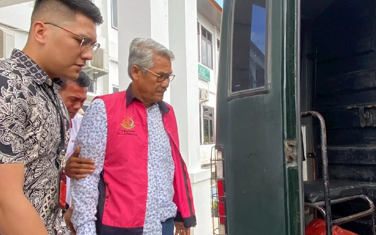 Eks Bupati Kuansing Sukarmis Ditahan Jaksa terkait Korupsi Rp 22,6 Miliar