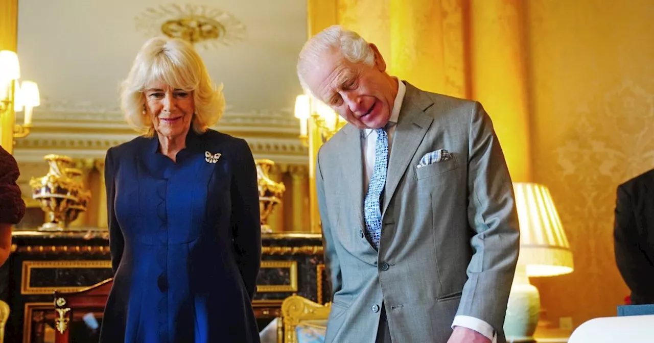 König Charles bekam seine Krönungsrolle - und Camilla scherzte