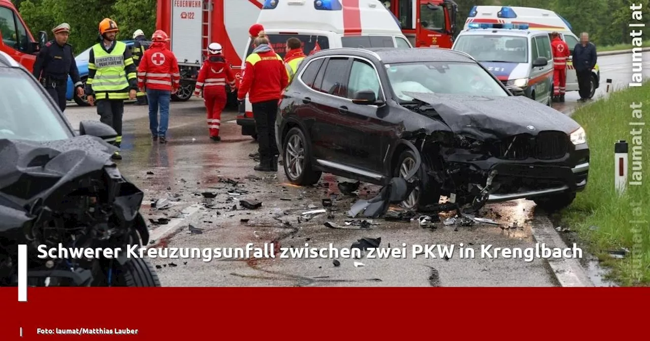 Schwerer Kreuzungsunfall zwischen zwei PKW in Krenglbach