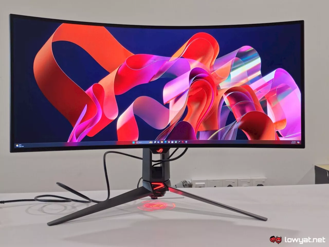 ASUS ROG Swift OLED PG34WCDM Lightning Review: A Comfortable Curvy Gaming Experience