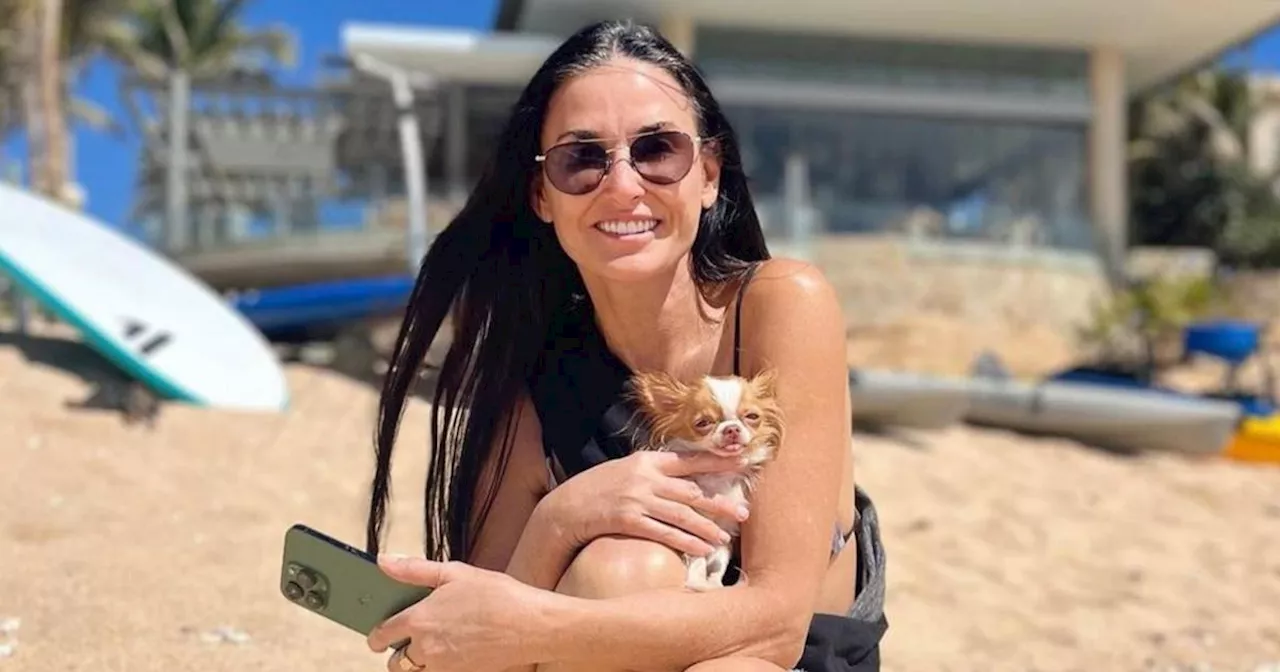 En vacances en famille, Demi Moore dévoile sa silhouette tonique dans un bikini léopard