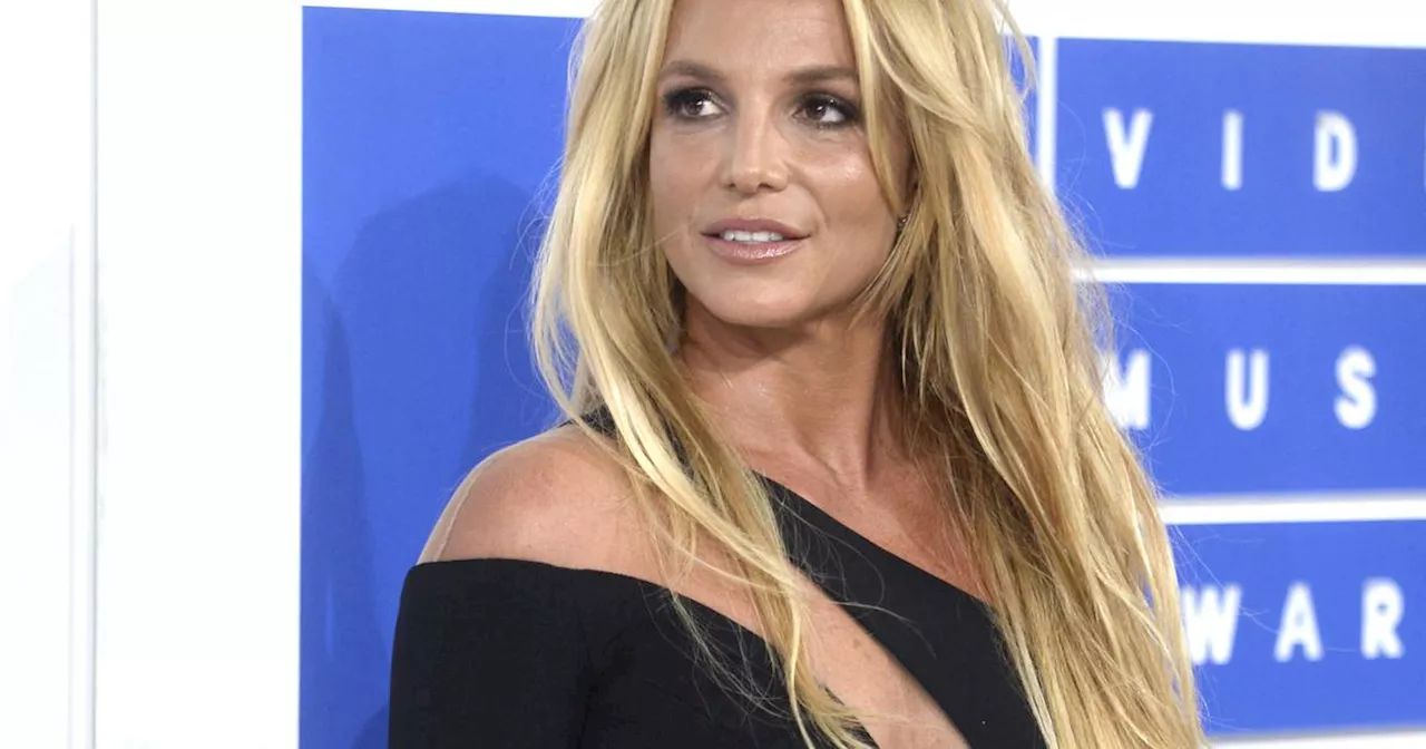 L'inquiétante «crise de santé mentale» de Britney Spears, pieds nus et en sous-vêtements devant le Chateau Marmont