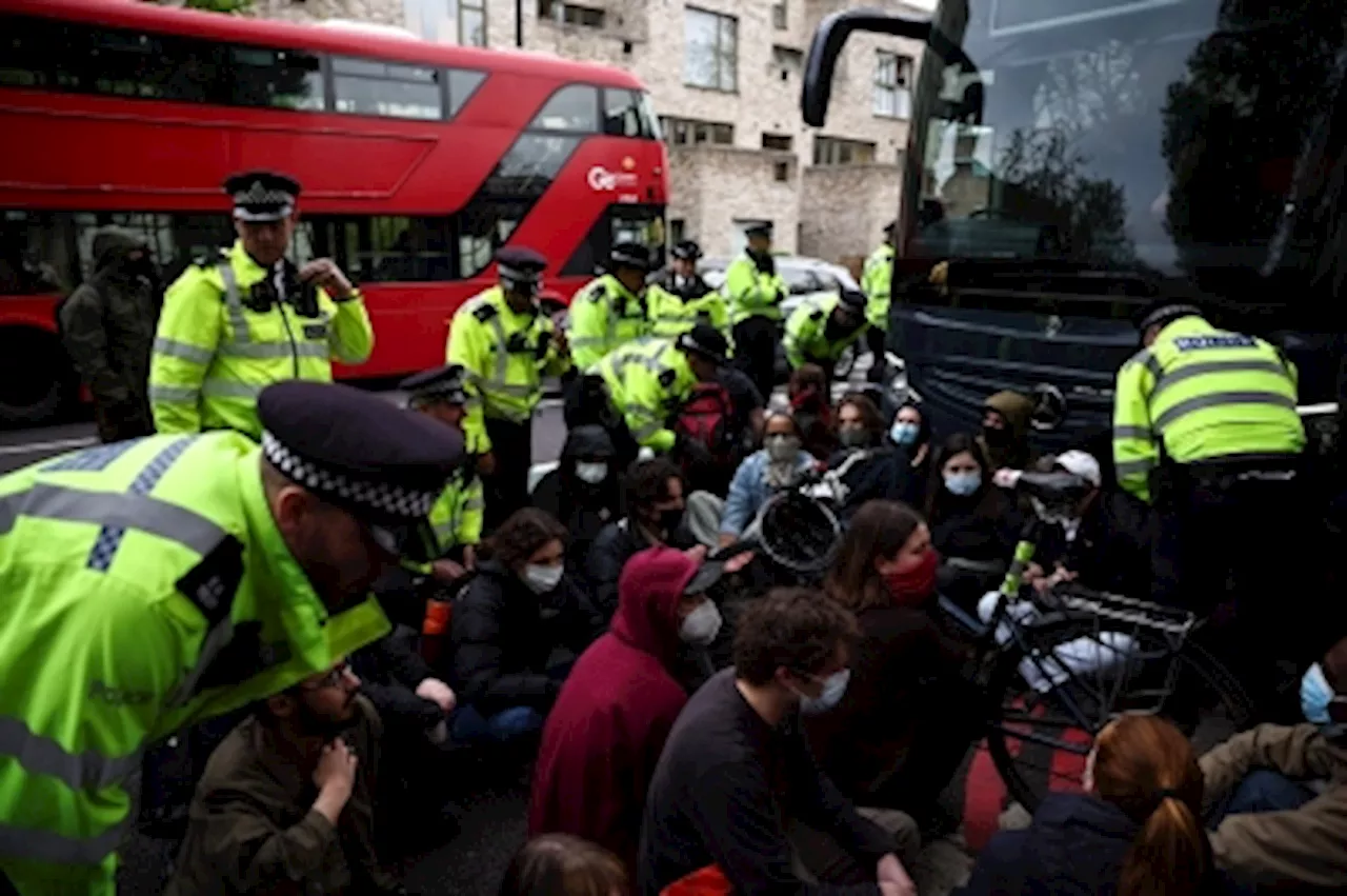 UK police arrest 45 at protest against migrant removals