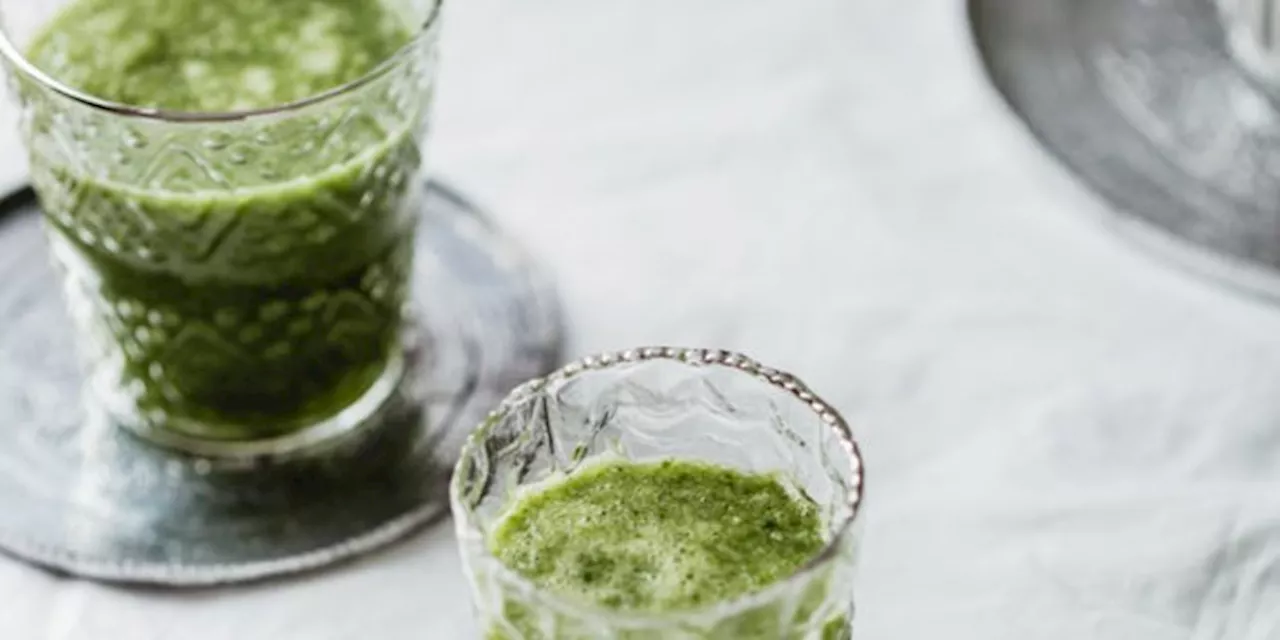 This 8-Ingredient Smoothie Gets Me Through A Long Week