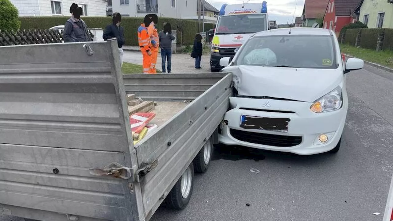 Irnfritz: Lenker krachte in Anhänger der Straßenmeisterei