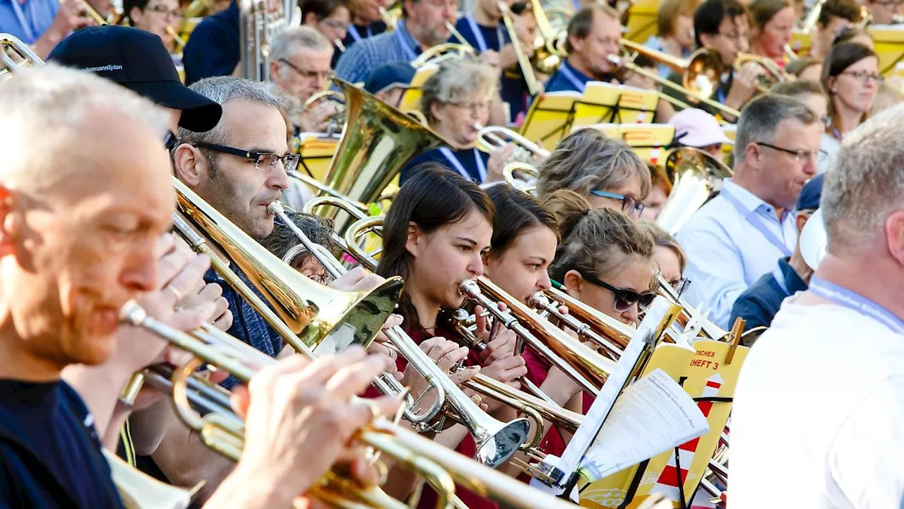 Hamburg & Schleswig-Holstein: Größtes Posaunenfest der Welt mit Gottesdienst eröffnet