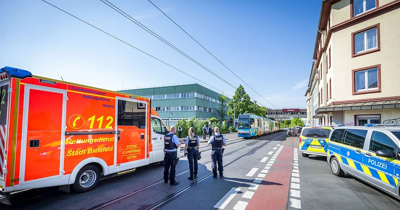 71-jähriger Mann von Bielefelder Stadtbahn erfasst