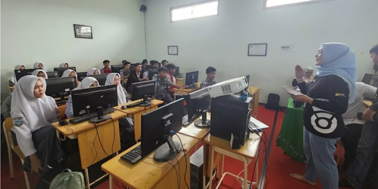 PLN Icon Plus Goes to School Digelar Serentak Nasional