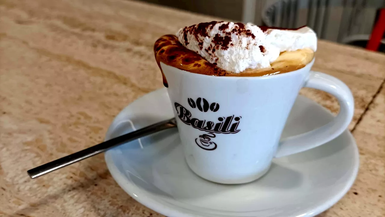 Ai Castelli Romani il bar diventato famoso per il suo caffè&zabaione dedicato ai ciclisti