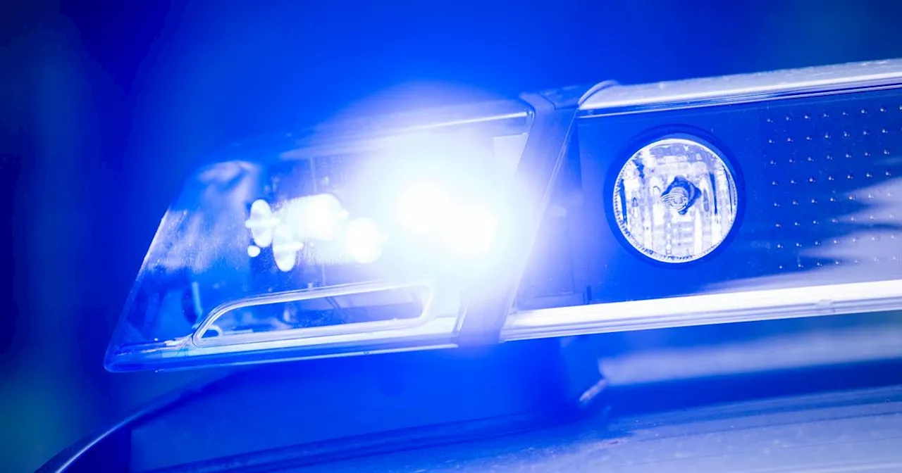 Streit in Bielefeld eskaliert​: Mann fährt mit Auto gezielt auf 34-Jährigen zu​