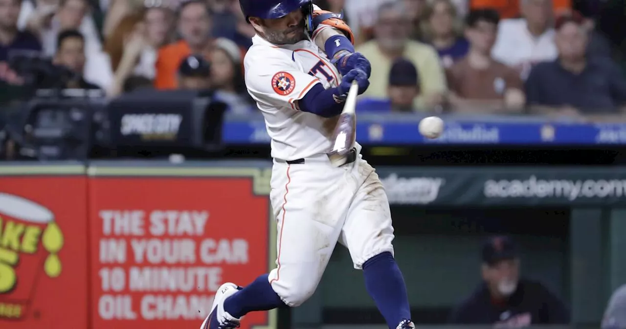 Con jonrón de Singleton y 3 hits de Altuve, Astros doblegan 8-2 a Guardianes