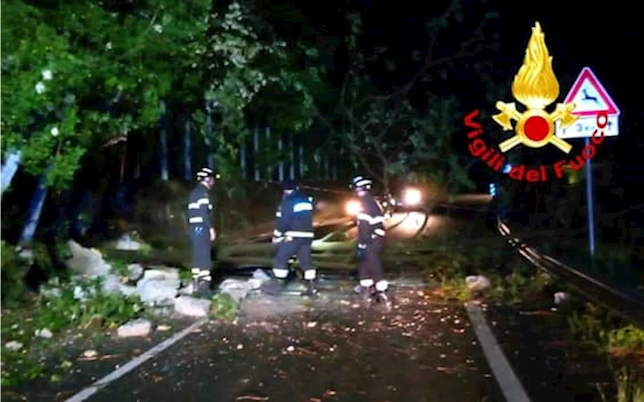 Liguria, maltempo causa frana sulla strada: chiusa statale a Castiglione Chiavarese