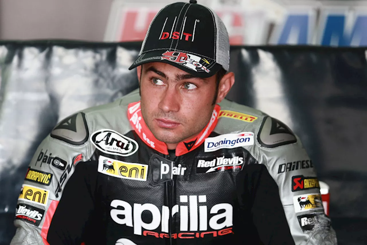 Leon Haslam (Aprilia) grübelt über sein Versagen