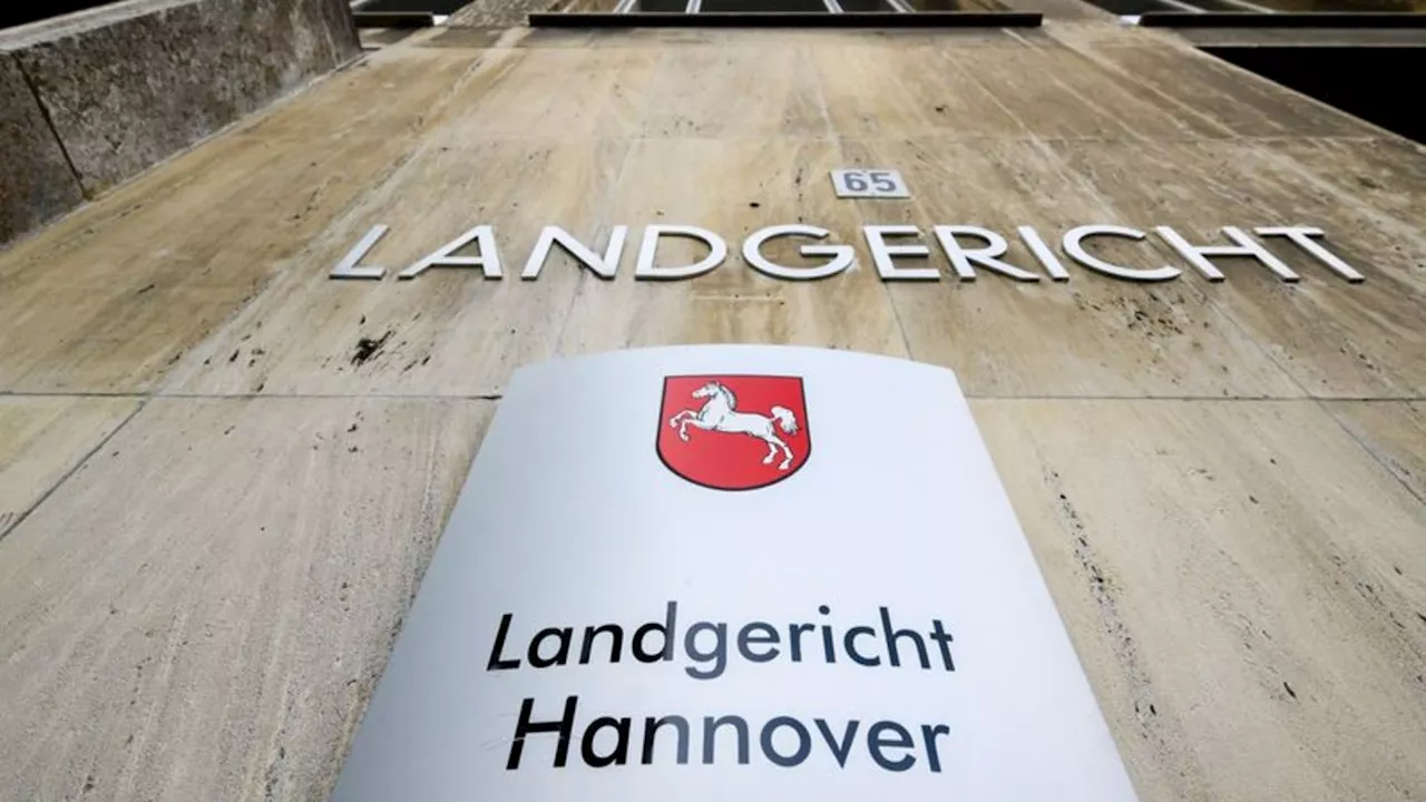 Hannover: Zwei Männer erstochen: 21-Jähriger schweigt zu Prozessbeginn