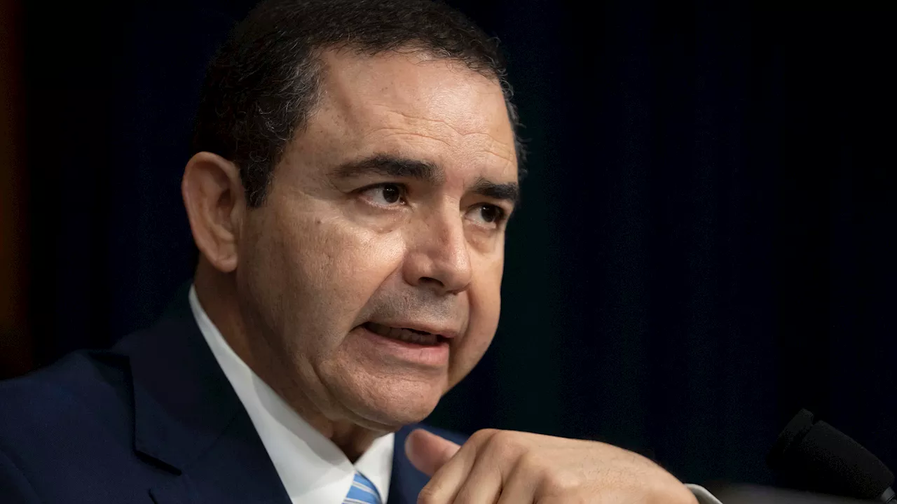 Acusan formalmente al congresista Henry Cuellar de soborno, lavado de dinero e influencia extranjera