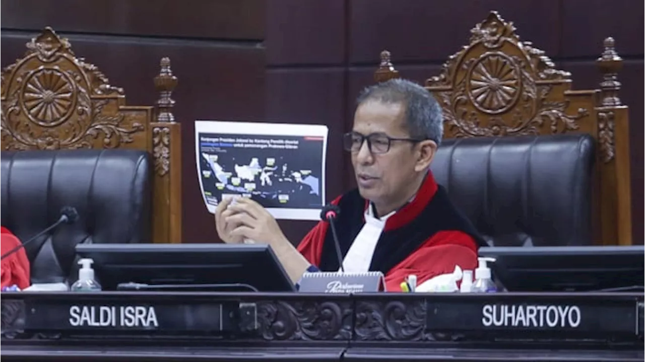 Momen Hakim Konstitusi Saldi Isra Tegur Peserta Sidang yang Telat: Disetrap Pakai Push Up