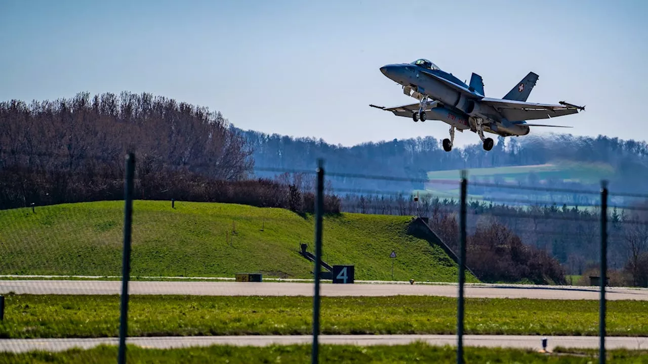 Am Mittwoch starten Kampfjets auf Autobahn in der Schweiz