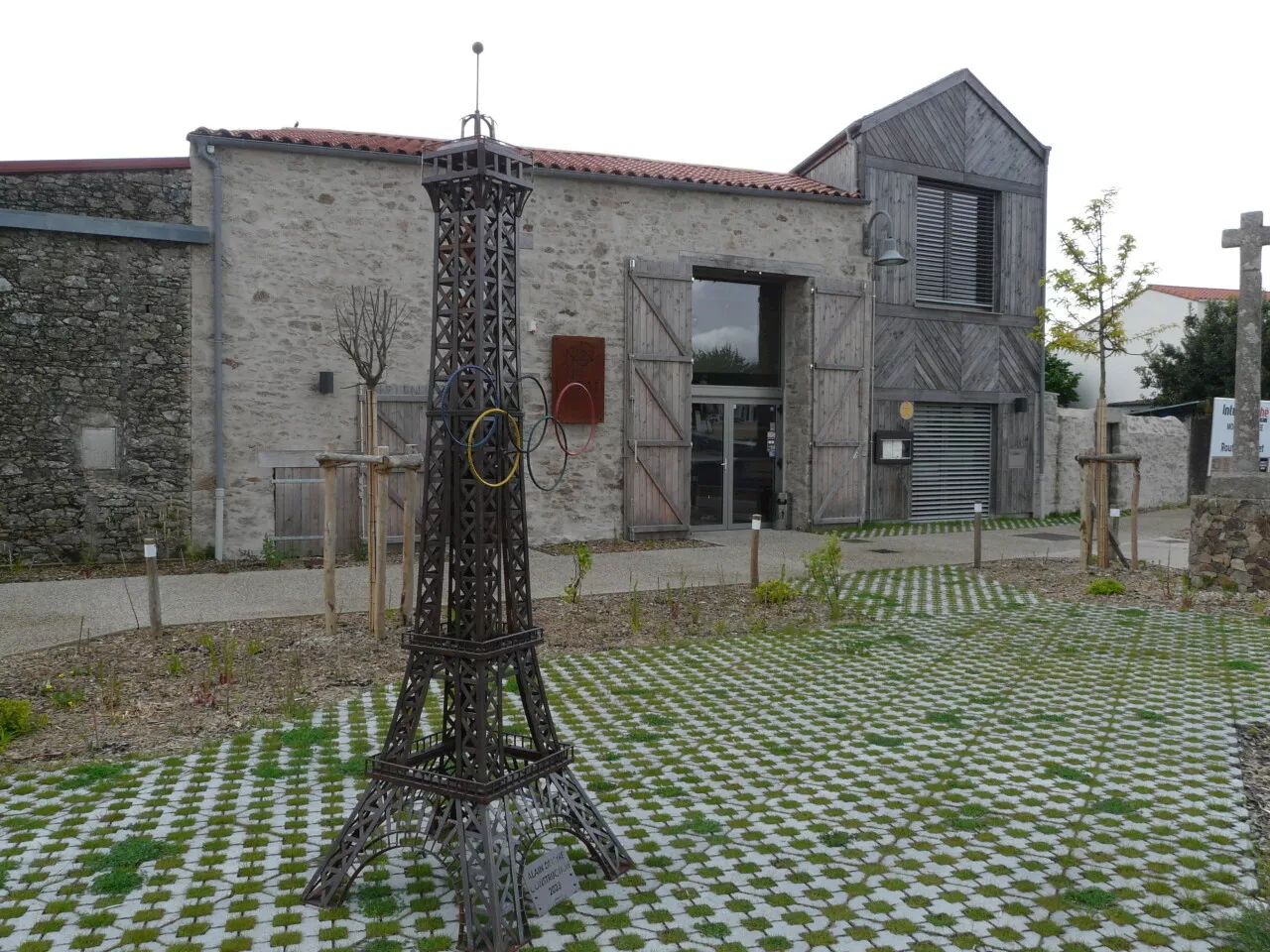 Au sud de Nantes, une mini tour Eiffel installée jusqu'à la fin des Jeux olympiques