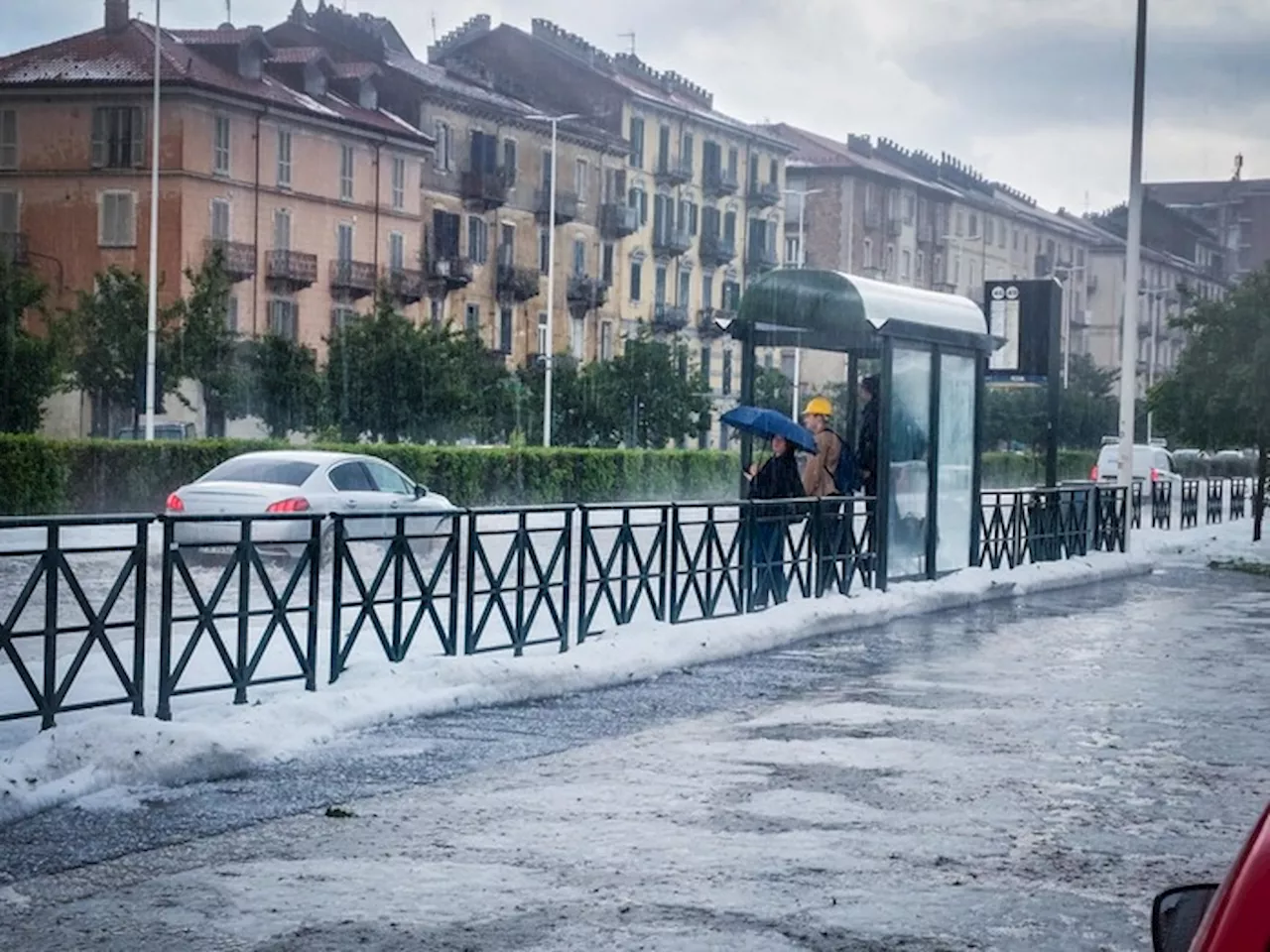 Grandine e nubifragi al nord, soleggiato e caldo al centrosud