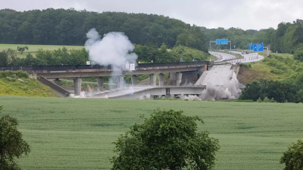 Brückenteil der A7 gesprengt - Abschnitt kurzzeitig gesperrt