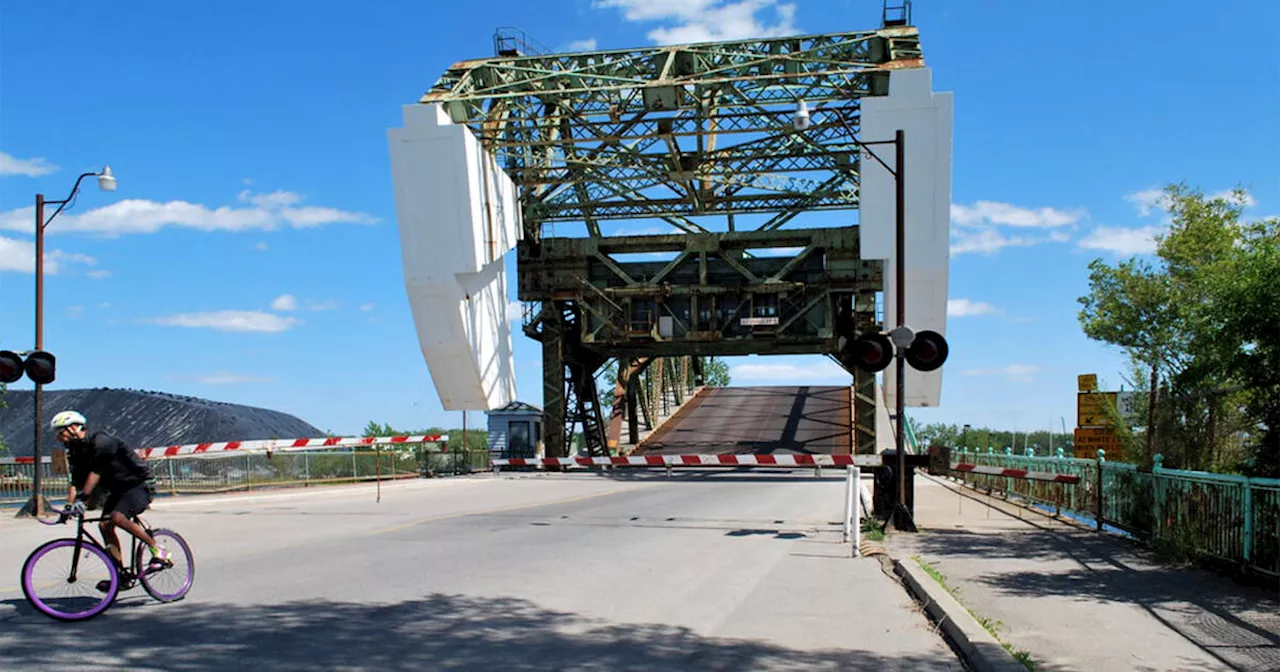 Toronto beach now inaccessible by transit due to broken bridge and people are trolling the TTC