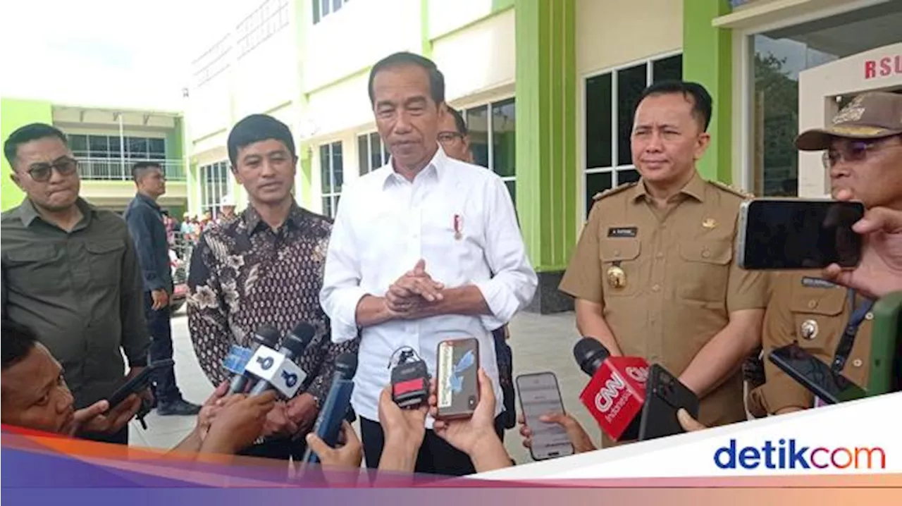 Blusukan ke Pasar di Sumsel, Jokowi Sebut Harga Cabai cs Masih Terkendali