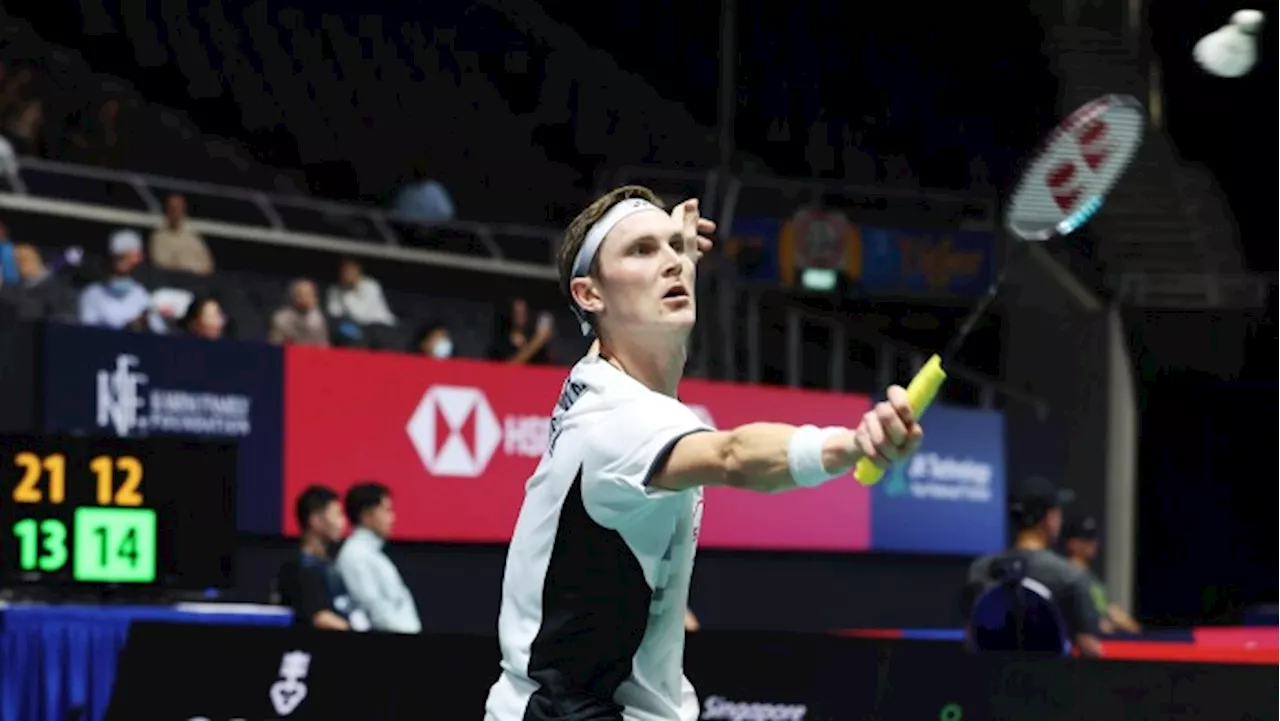 Viktor Axelsen spiller sig i kvartfinalen i Singapore | Nyheder