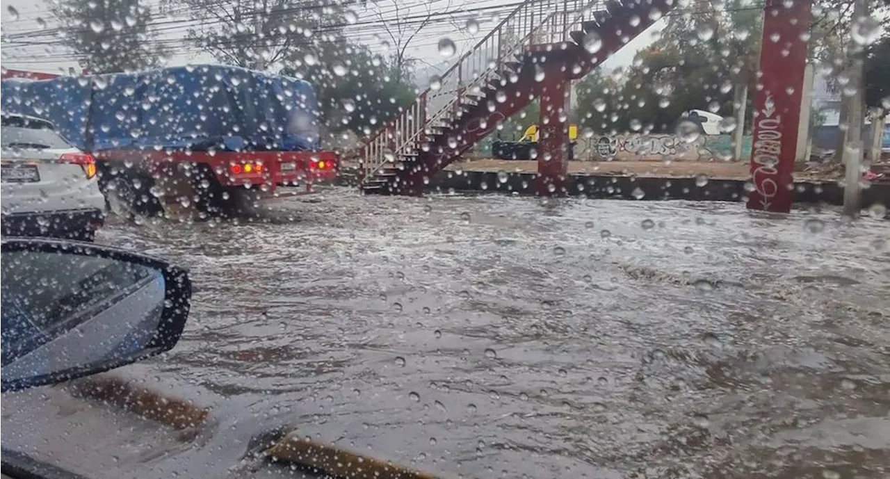 Lluvia y granizo azotan al Edomex; hay afectaciones en la México-Querétaro, Circuito Exterior Mexiquense y la Chamapa-Lechería