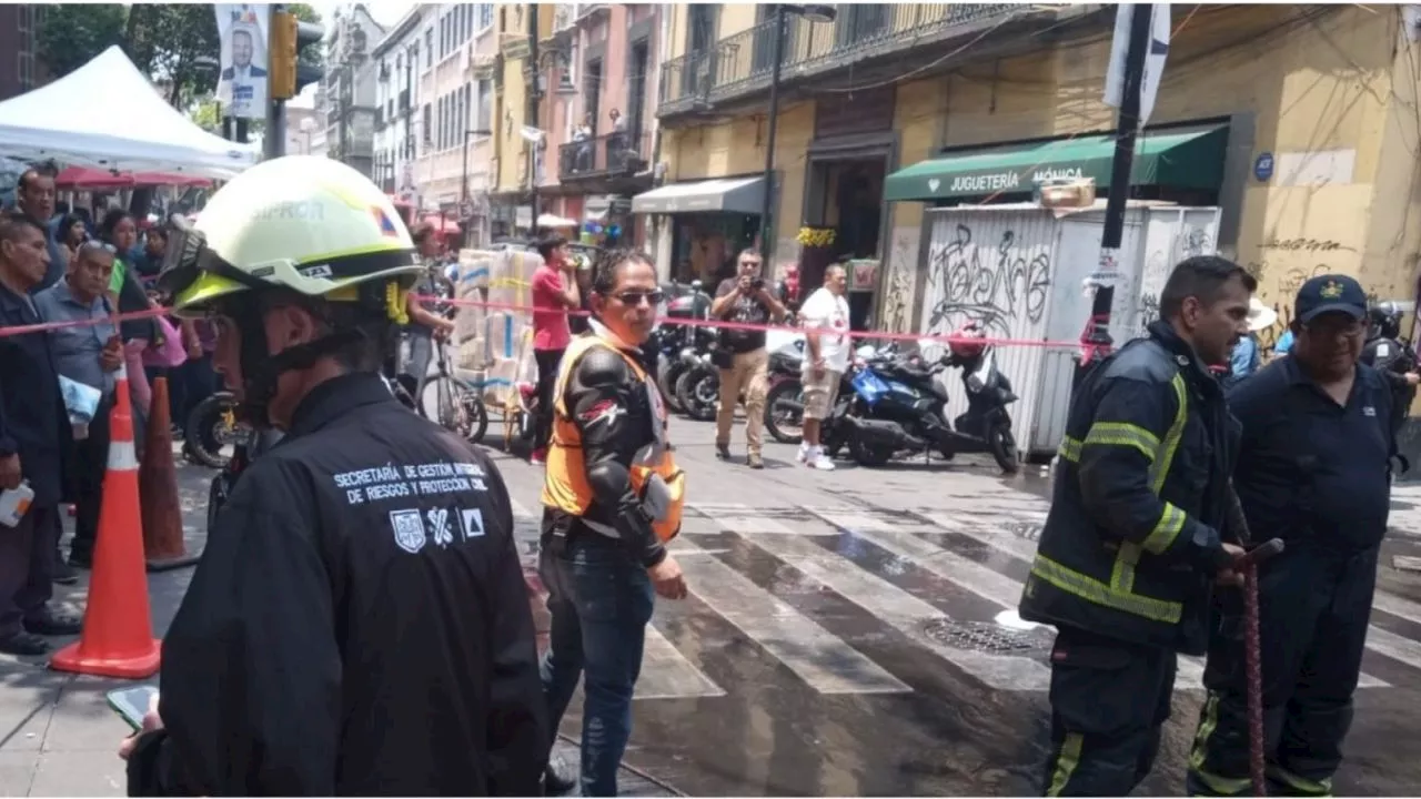 Incendio en bodega de mochilas del centro suma 6 horas; hay 9 bomberos con intoxicación