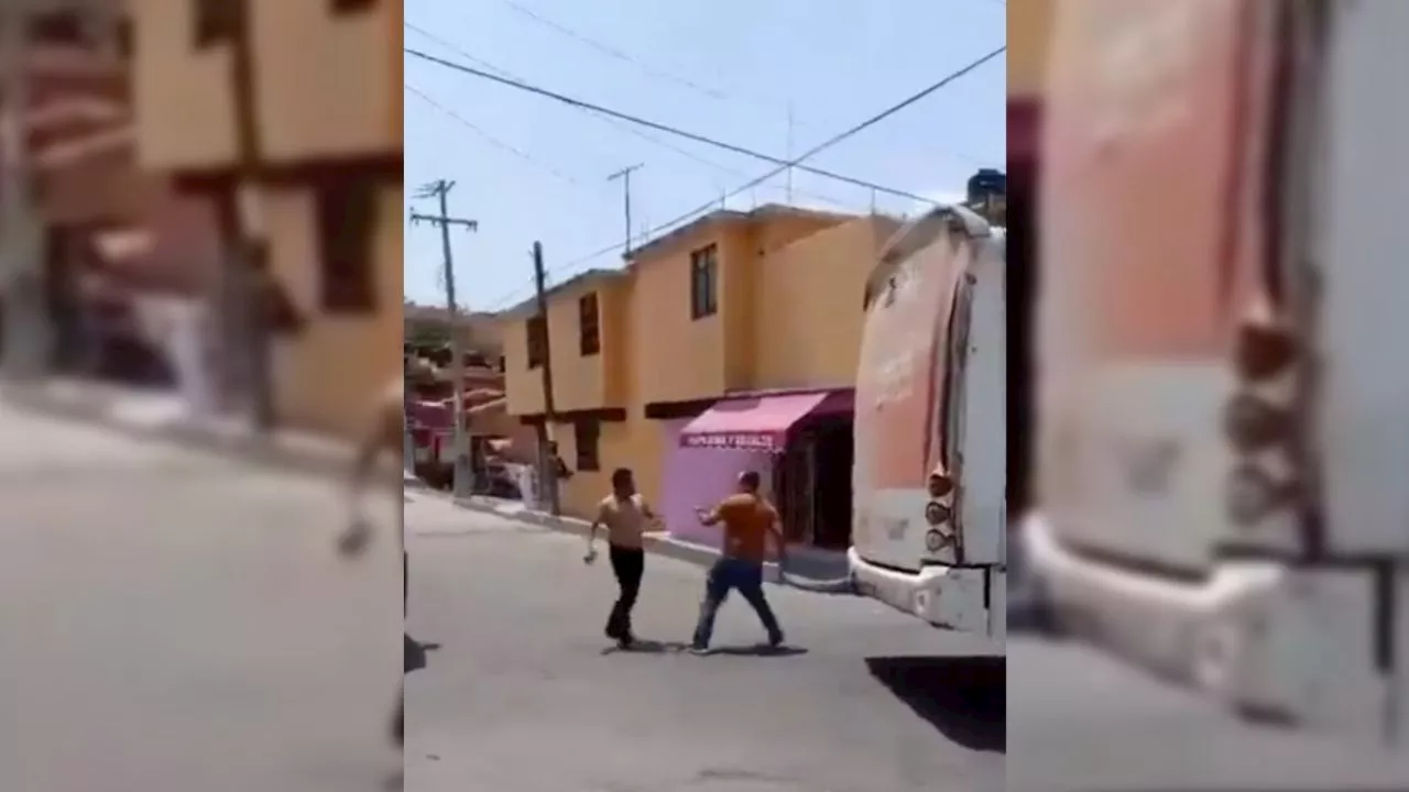 VIDEO: captan pelea entre conductores de autobuses en Oaxaca