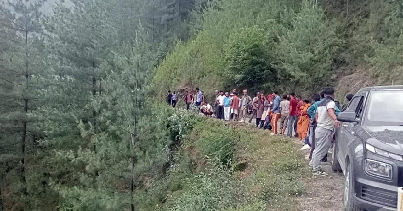 Himachal Accident: हिमाचल में एक और हादसा, 500 मीटर खाई में गिरी कार, पंचायत प्रधान समेत 3 लोगों की मौत